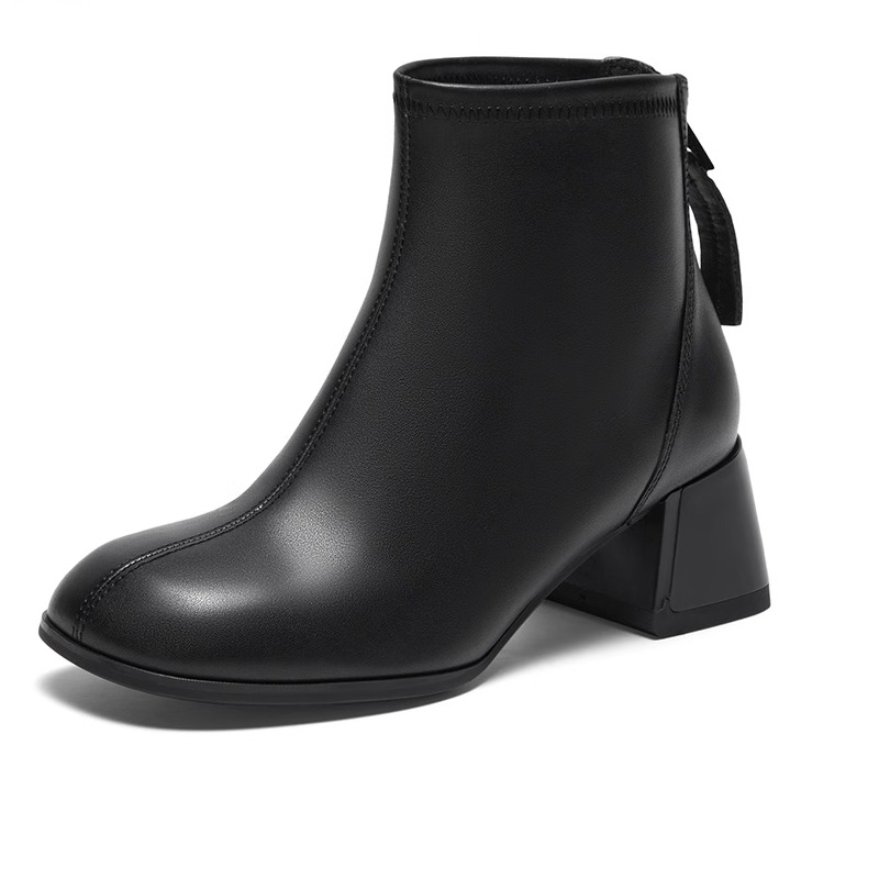 百思图时尚粗跟女靴圆头时装靴