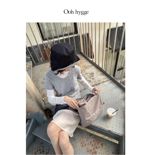 Oohhygge格纹双面帆布斜挎袋