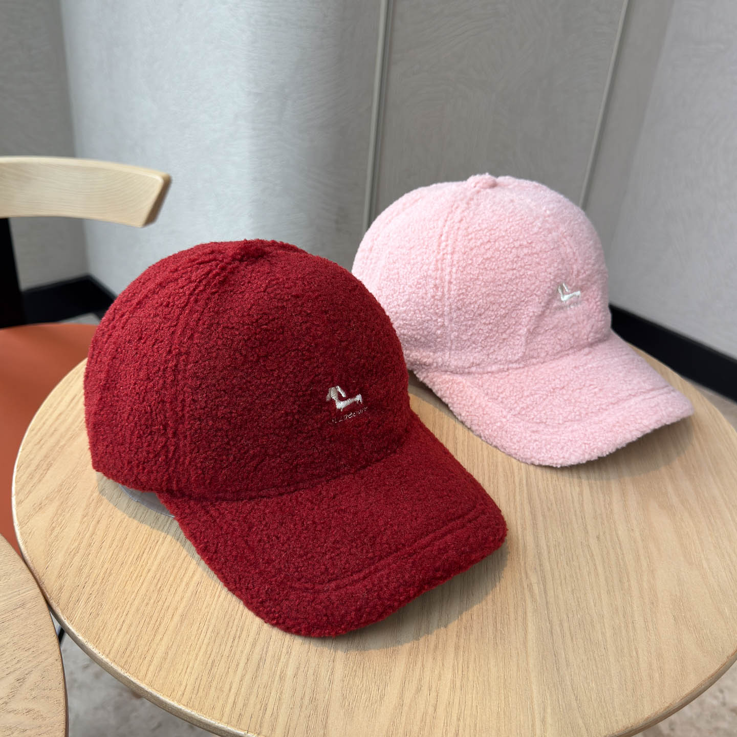 高品质加厚羊羔绒小羊刺绣棒球帽