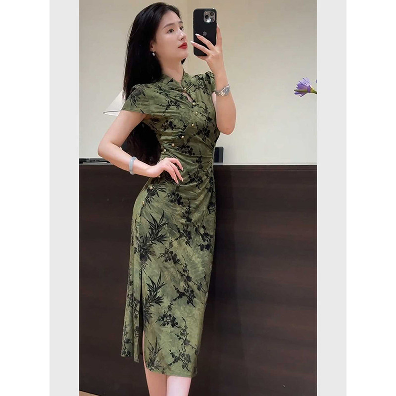 2025巨好看的富家小千金新中式女装绿色碎花盘扣旗袍连衣裙子女夏