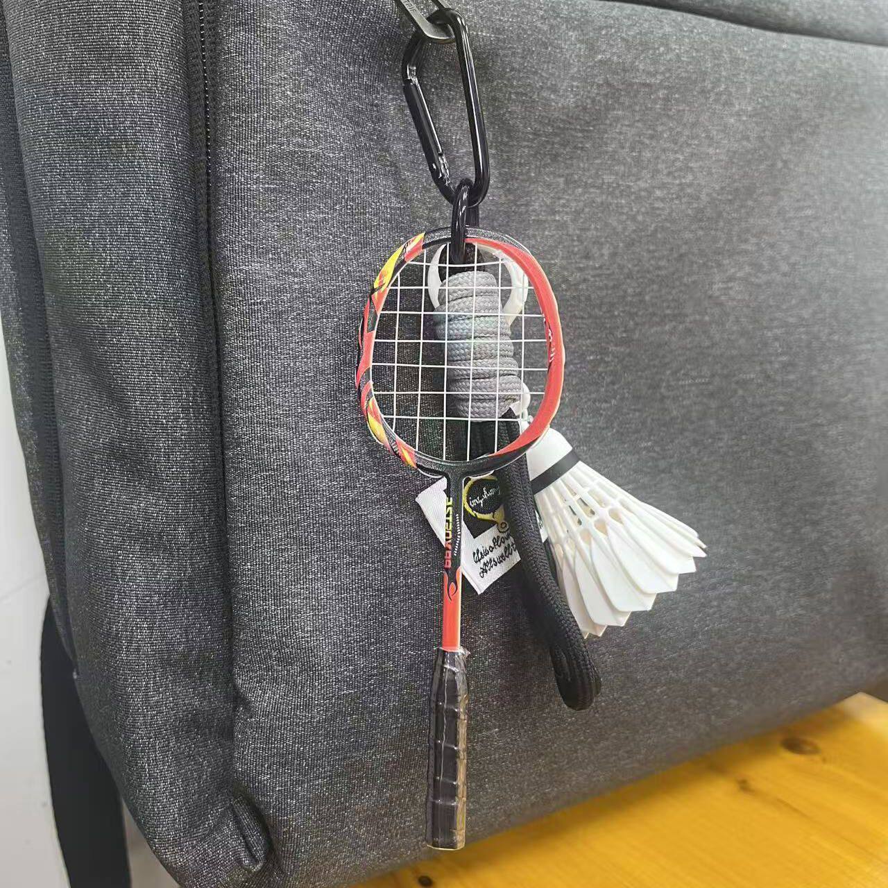 背包挂件男生迷你羽毛球拍挂件运动风羽毛球拍钥匙链创意挂饰情侣