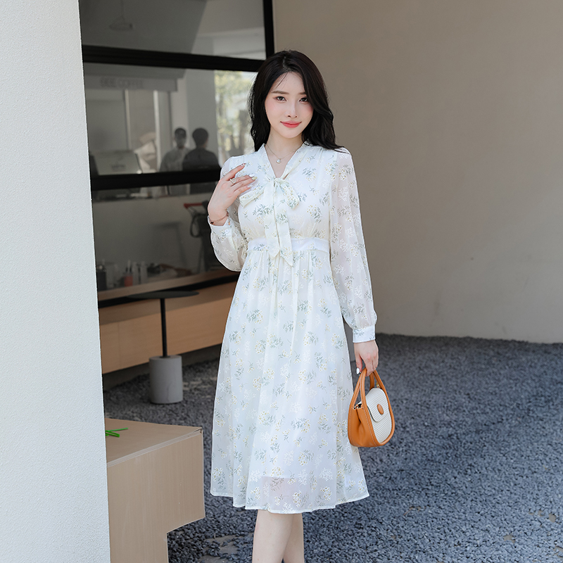 2025秋装新款女装小个子白色雪纺碎花长袖连衣裙中长款裙子V领潮