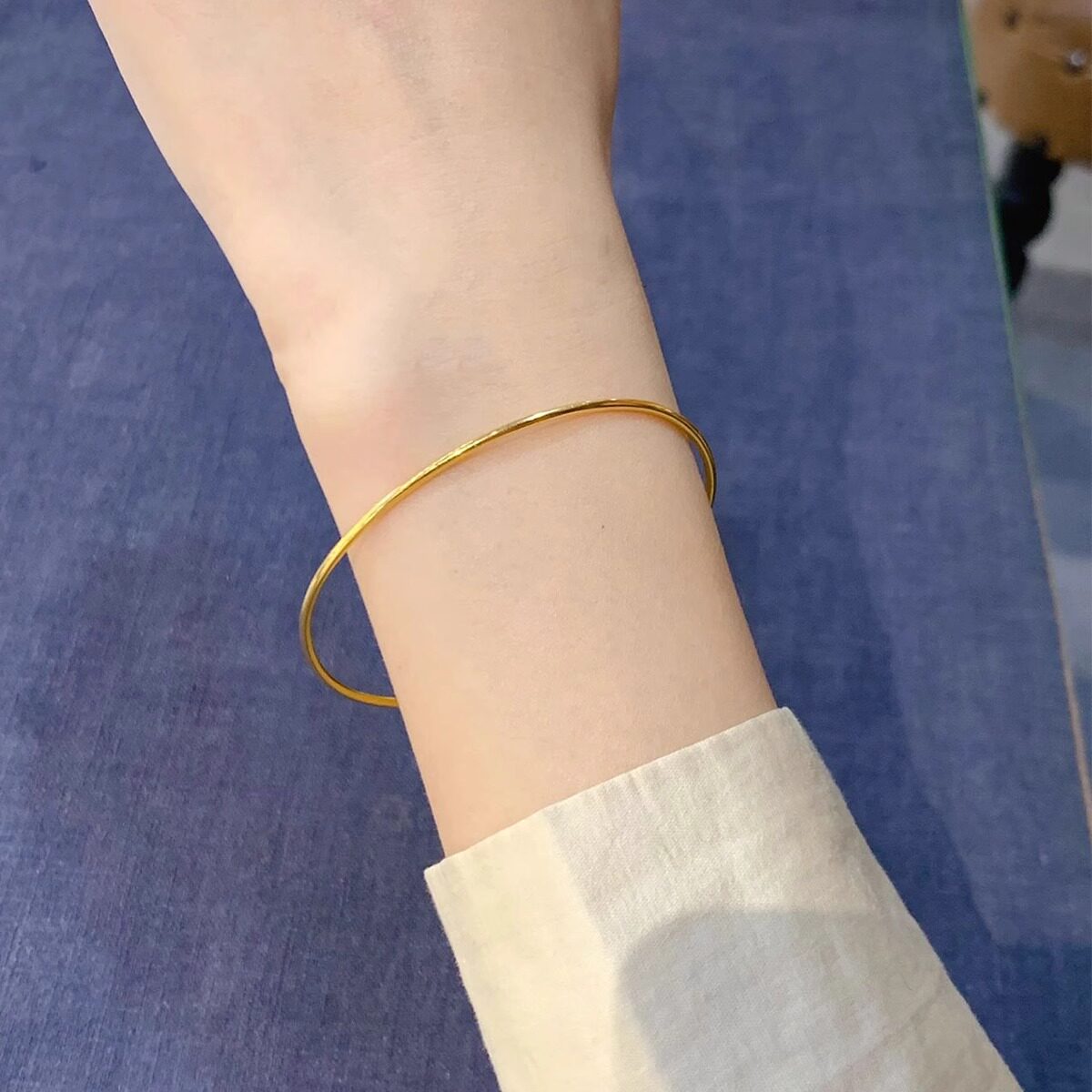 여성을위한 오리지널 클래식 다재다능한 순수 수제 18K 골드 팔찌 틈새 디자인 심플 울트라 파인 링 팔찌 팔찌