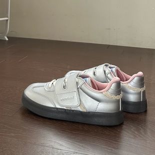 Trends！银色鞋子有点甜酷甜酷的哟～～