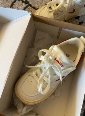 Trends！这方头奶油小白鞋，yyds随便搭……