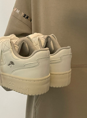 Trends！小白鞋yyds！有一丢丢设计感的更是如此