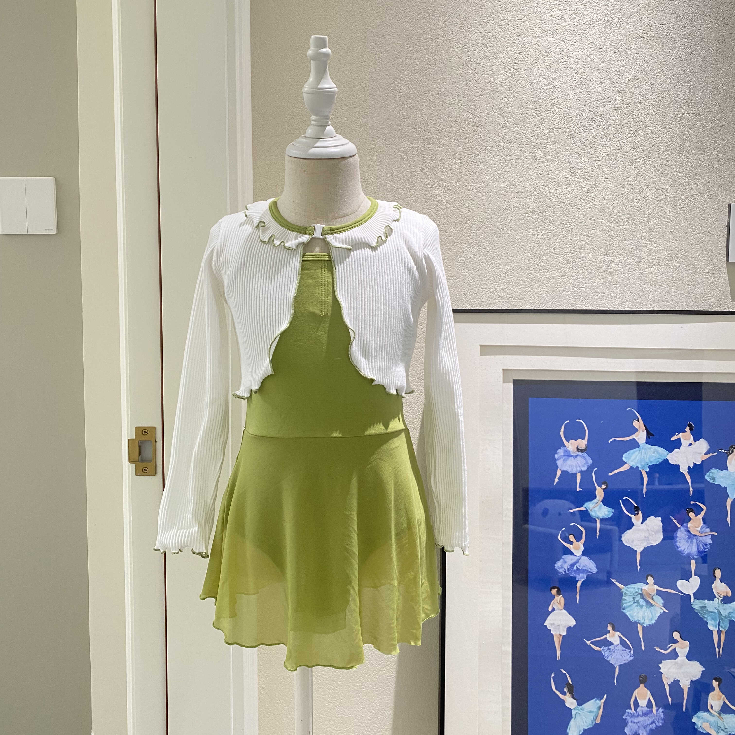 儿童舞蹈芭蕾绿色形体服