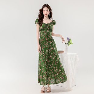 【深圳南油】绿色碎花连衣裙2025夏季新款法式V领木耳边度假长裙