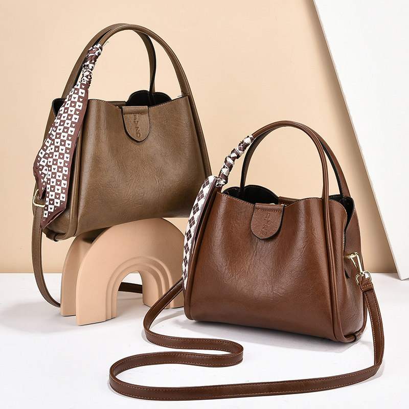 女包包2025新款时尚水桶包通勤百搭复古印花纯色单肩斜挎包手提包