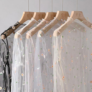 undershirt小雏菊刺绣网纱打底衫 Little mesh embroidered daisy