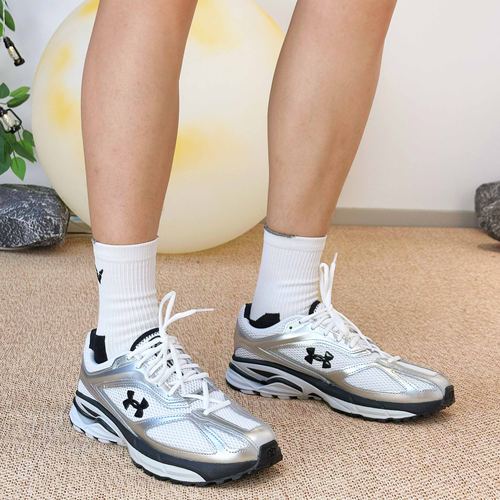 安德玛缓震情侣复古老爹鞋