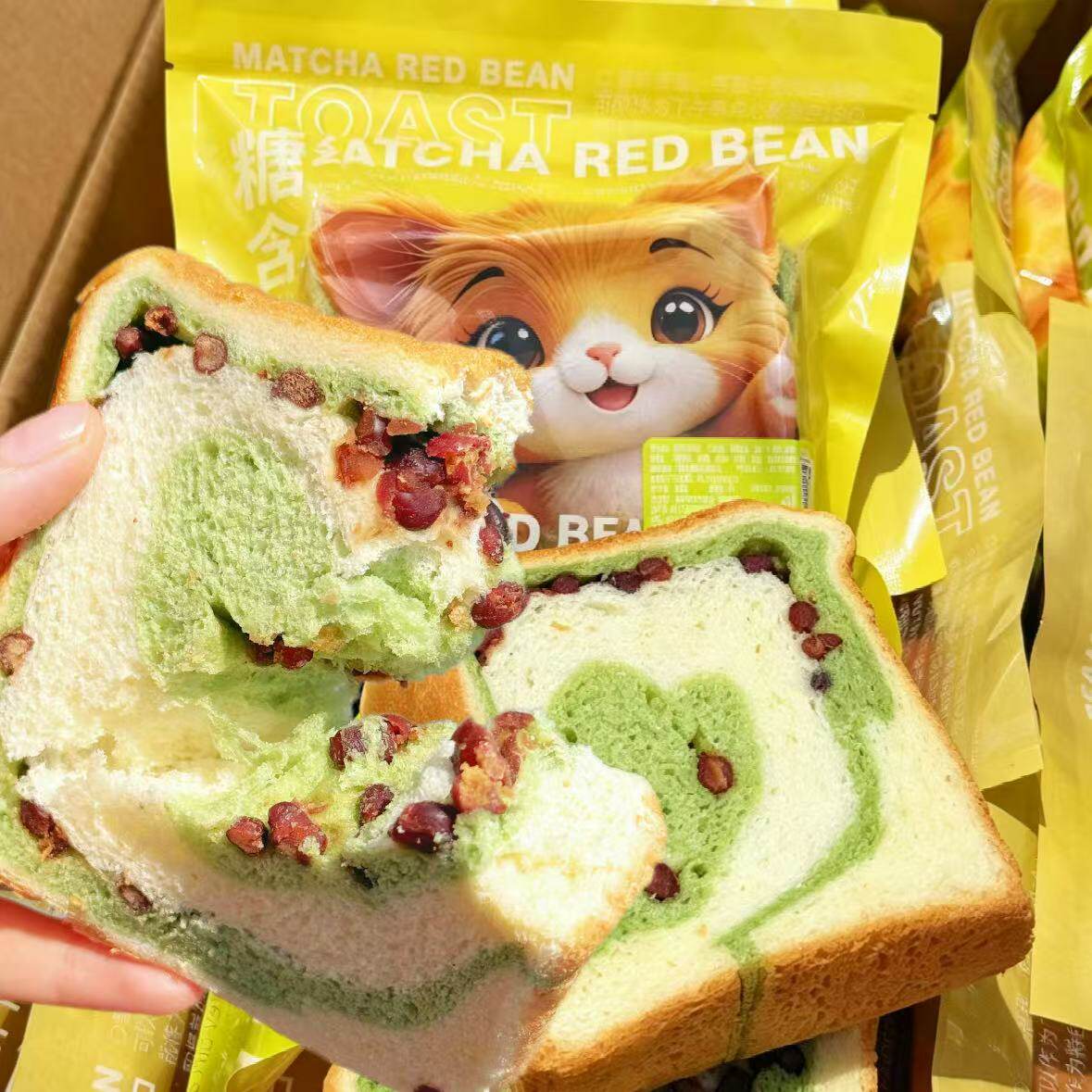 抹茶红豆厚切吐司手撕夹心面包