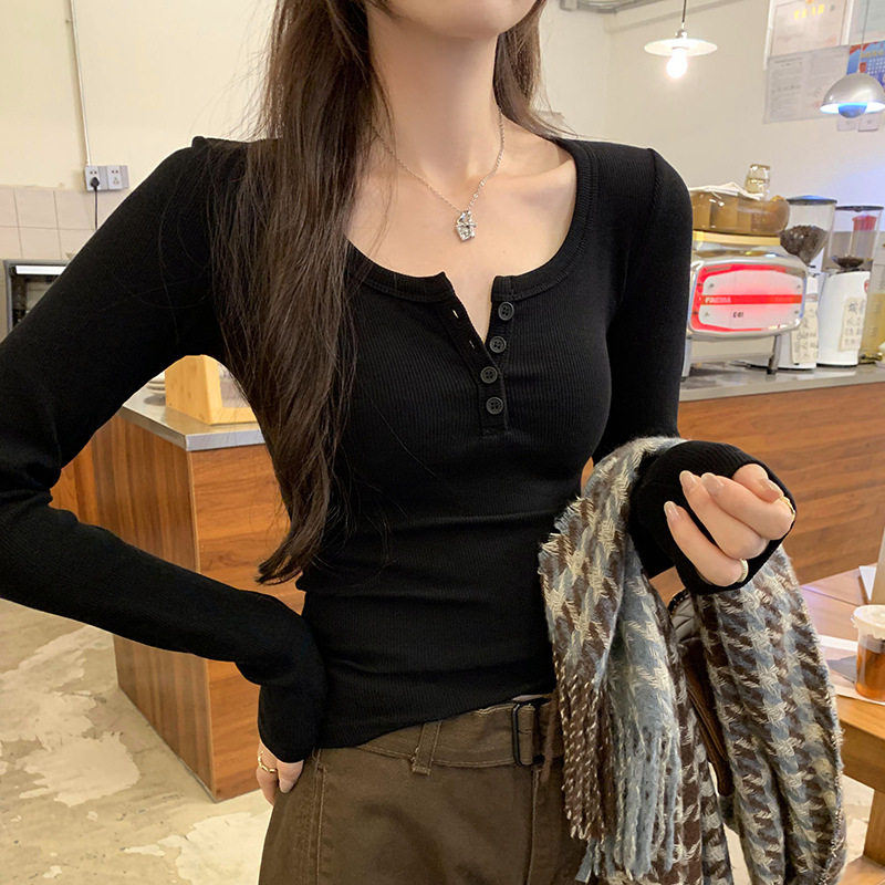 黑色U领纽扣正肩打底衫女2026春季修身显瘦长袖T恤设计感上衣内搭