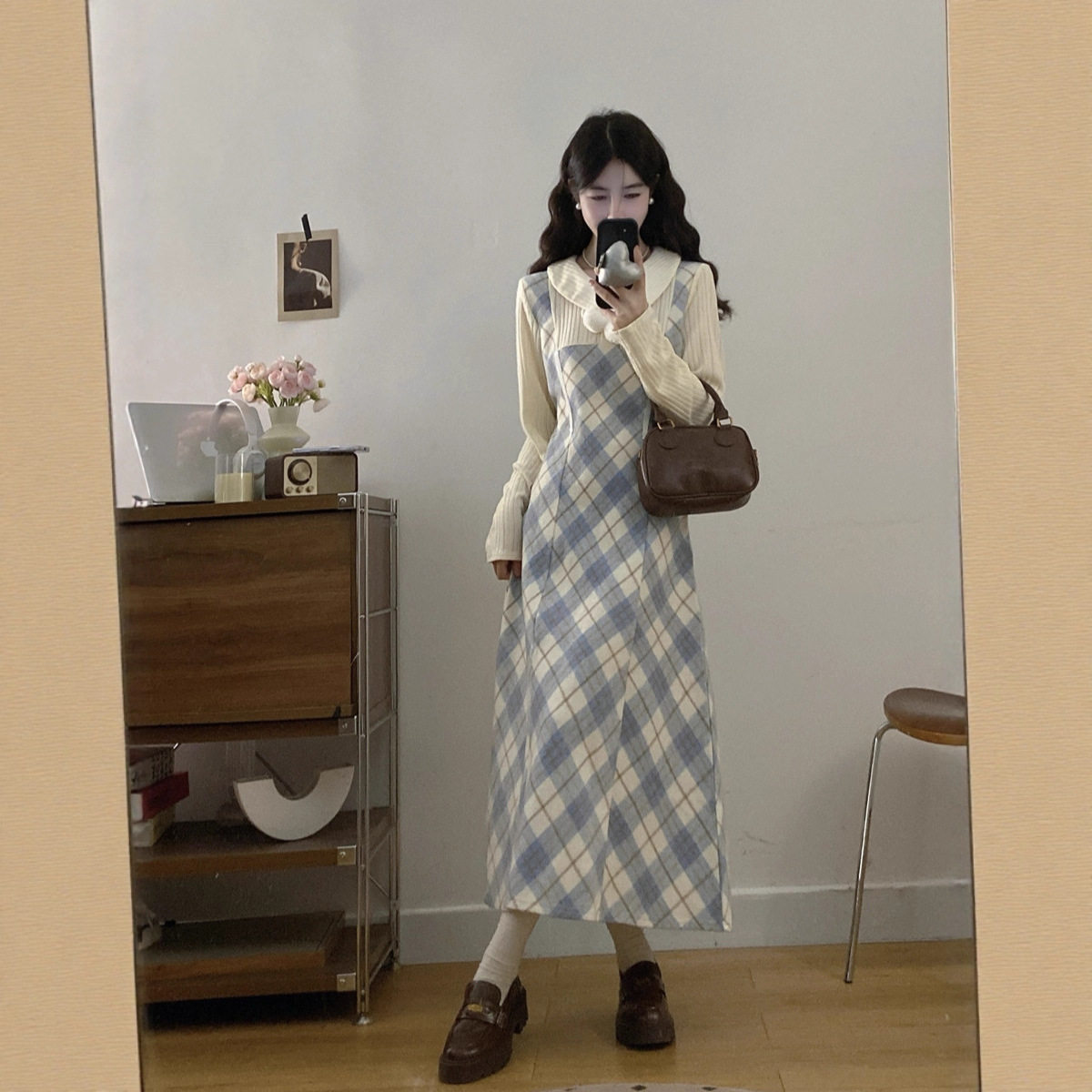 2025年大码女装秋冬娃娃领格纹斜裁撞蕾丝边假两件磨毛显瘦连衣裙