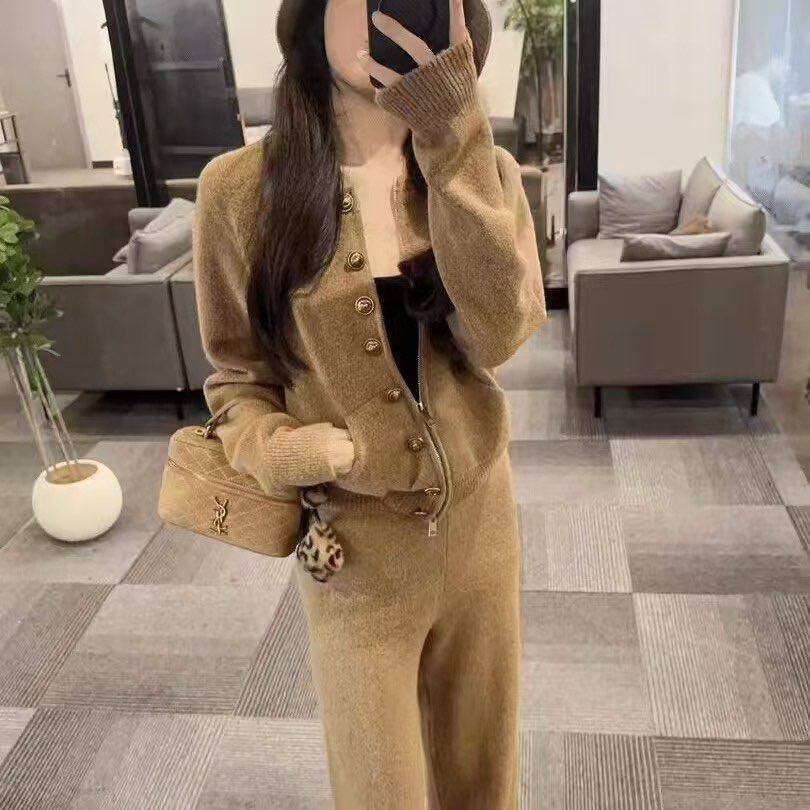 今年流行的女装套装2025新款休闲慵懒风加厚针织开衫休闲裤两件套