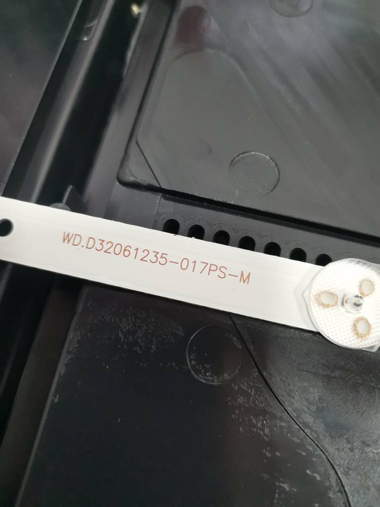 适用32寸组装机灯条WD.D32061235-017PS-M液晶电视背光6灯珠6V
