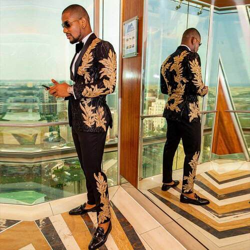 Black Men Suits With Gold Embroidery Beads 2 Pieces Peacked
