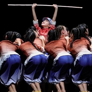 第十二届小荷风采朱德的扁担儿童爱国舞蹈演出Q服红色主题挑军粮