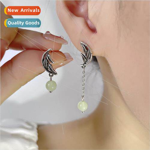 Asymmetrical bamboo leaf field jade earrings female ancient