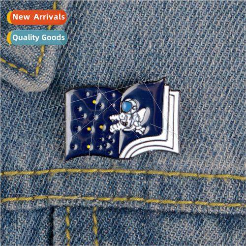 Creative alloy enamel drip oil brooch astronauts flying in s