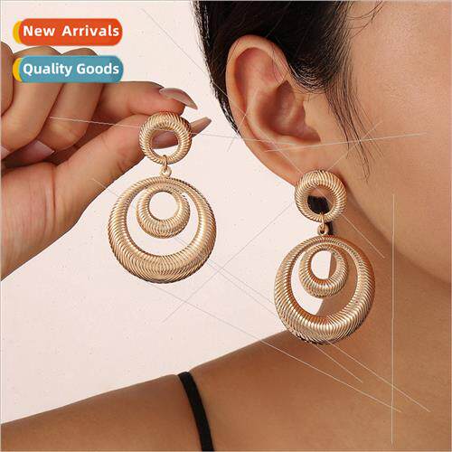 Europe fashion retro geometric metal wind 8 word circle earr