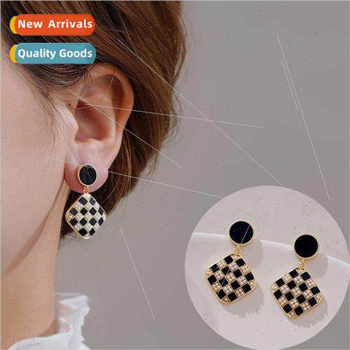 2023 Spring new black whe checkerboard rectangular earrings