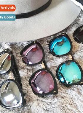 Polarized sunglasses show face four color toadstool reflecti