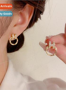 che versatile fashion small H letter circle earrings 925 sil