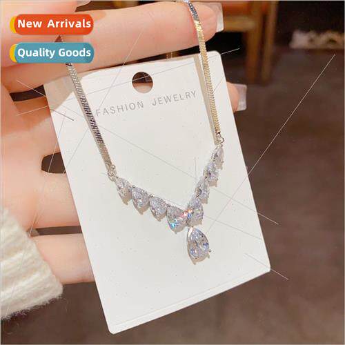 Fashion delicate super sparkling zirconia V-shaped water dro