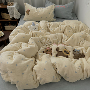 ins爱心猫咪毛巾绣冬季保暖牛奶绒四件套加厚珊瑚绒法兰绒三件套