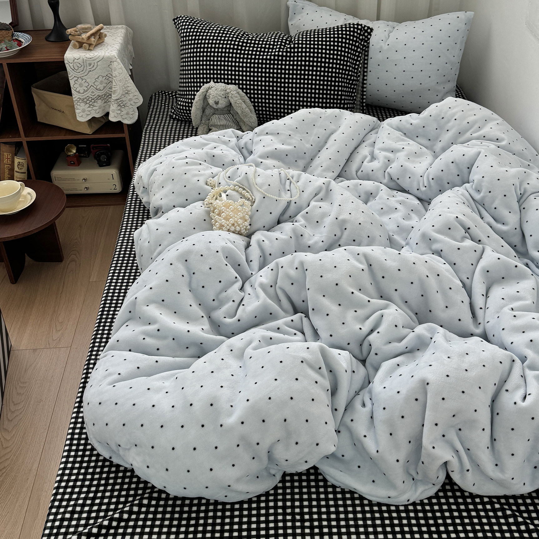 简约ins海盐波点黑格秋冬保暖牛奶绒四件套加厚珊瑚绒床单三件套