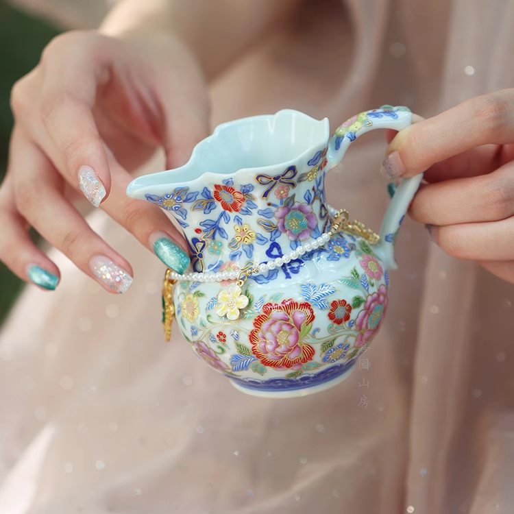 灵玺贡坊青花珐琅彩蝴蝶结公道