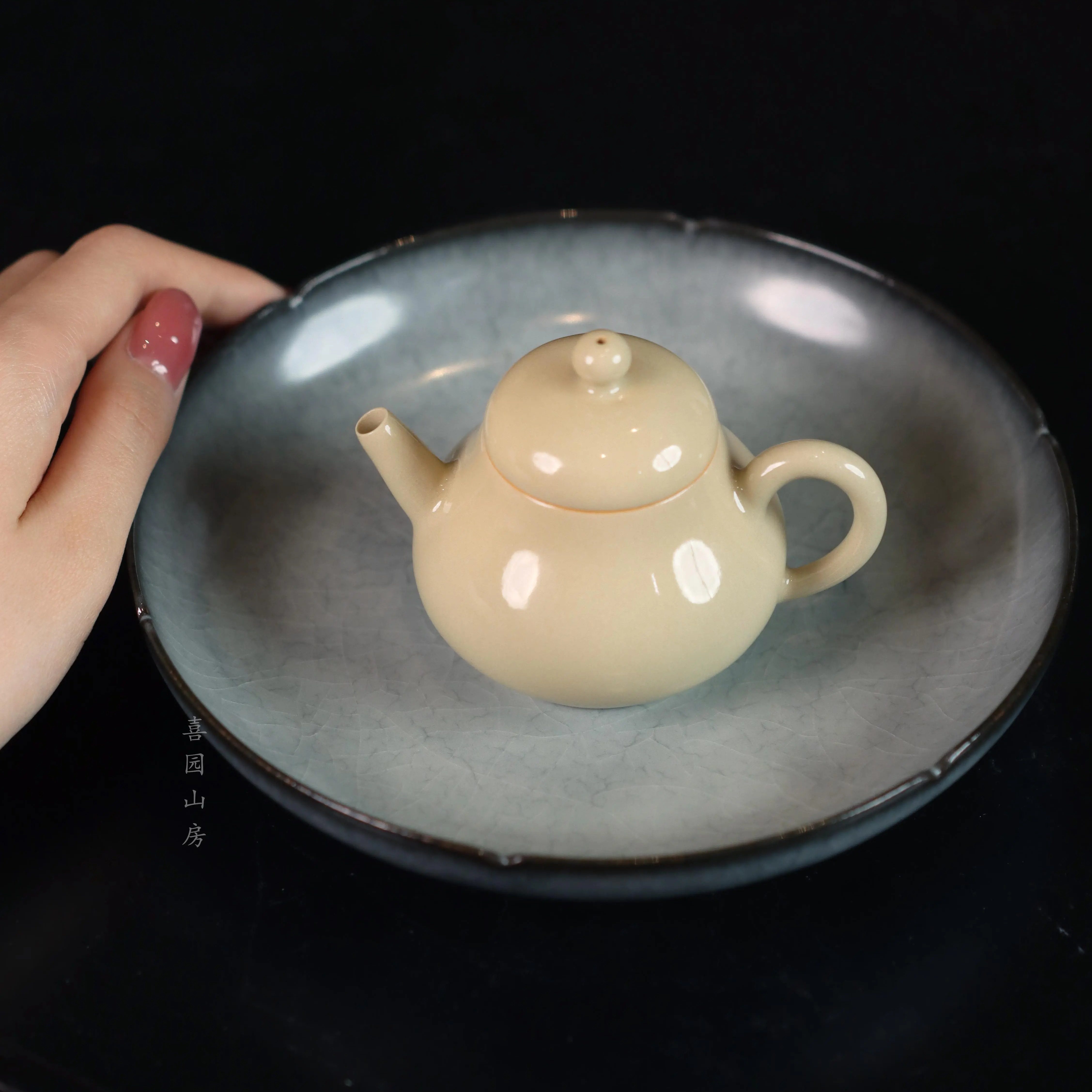 杨盛侃龙泉青瓷铁胎月白釉壶承