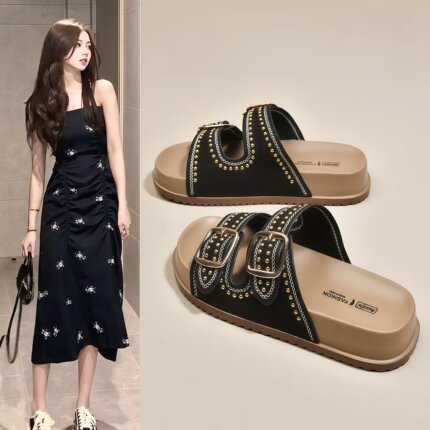 品牌真皮厚底铆钉一字拖女2026新款夏外穿防滑凉拖鞋配裙子沙滩鞋