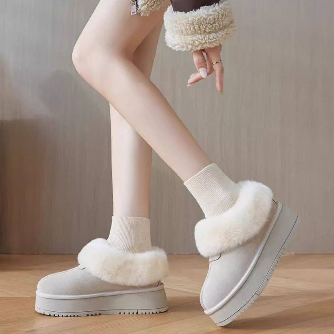 品牌真皮厚底毛绒绒雪地靴女2025冬季新款羊皮毛一体保暖短筒棉鞋