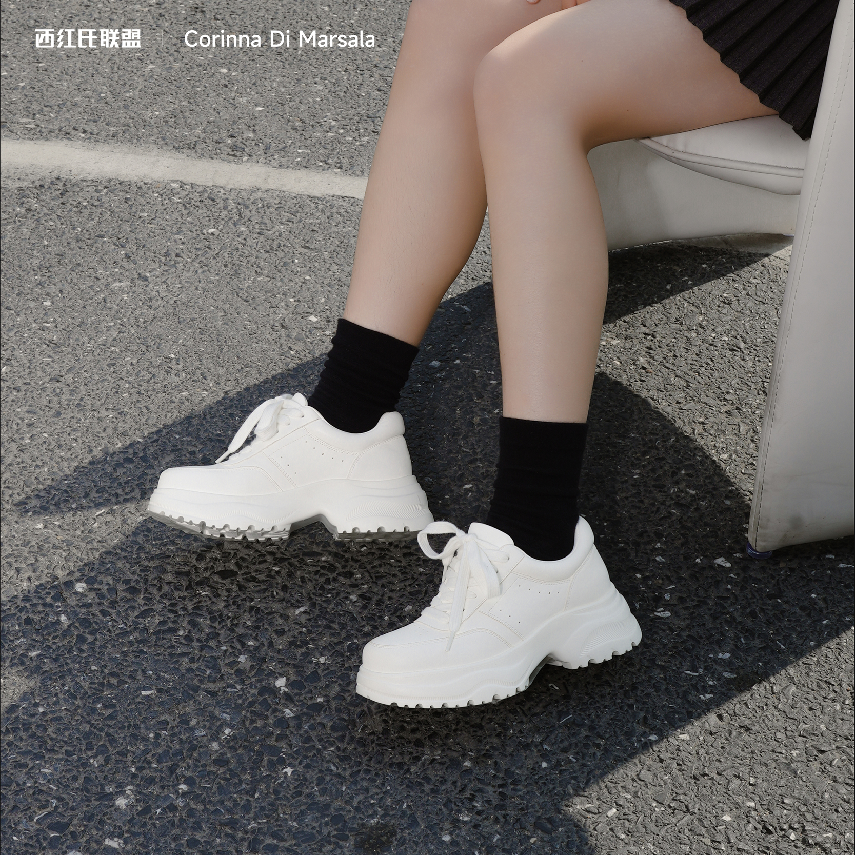 极简白色厚底休闲鞋女