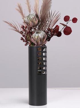 现代简约轻奢花器金属镂空花瓶样板房间售楼处软餐桌圆柱花器摆件