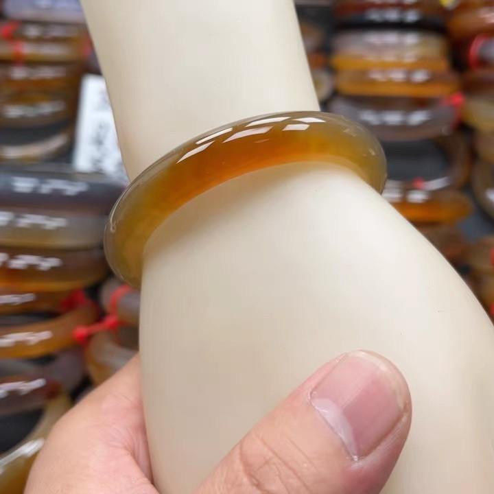 天然玛瑙龙鳞纹手镯52.85