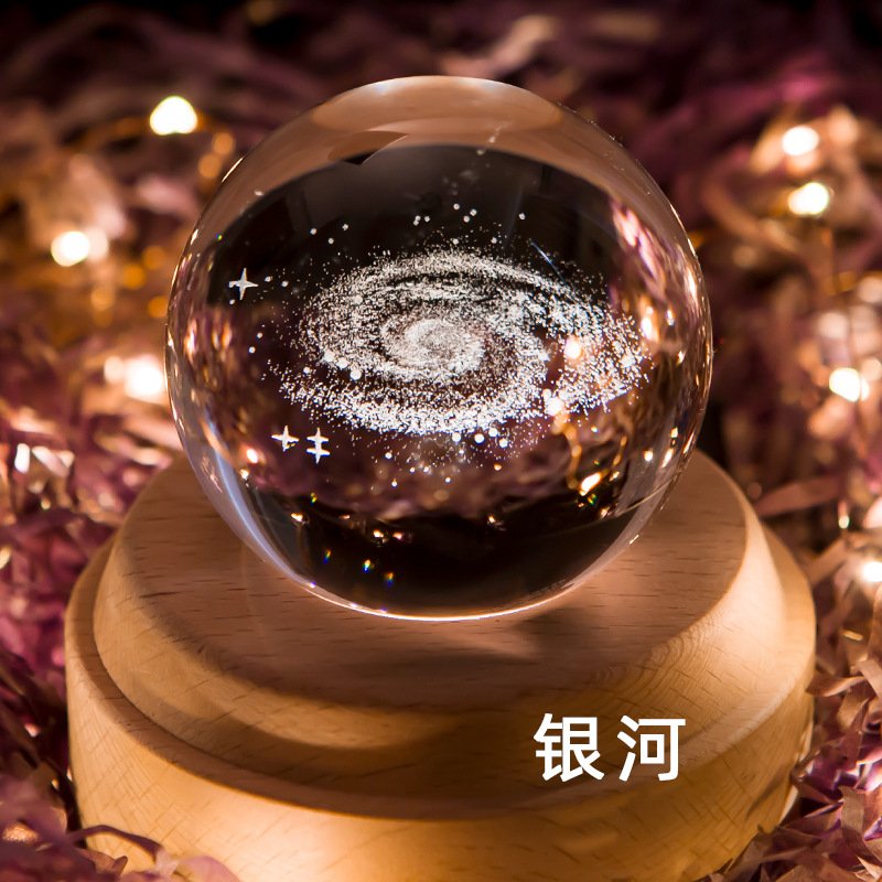 厂家 水晶球旋转音乐盒星空木质八音盒发光旋转木马音乐盒Z1