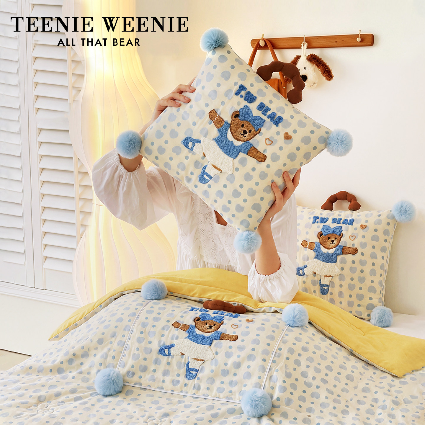 TeenieWeenie抱枕被子两用办公室午睡枕头毯子二合一沙发汽车靠枕