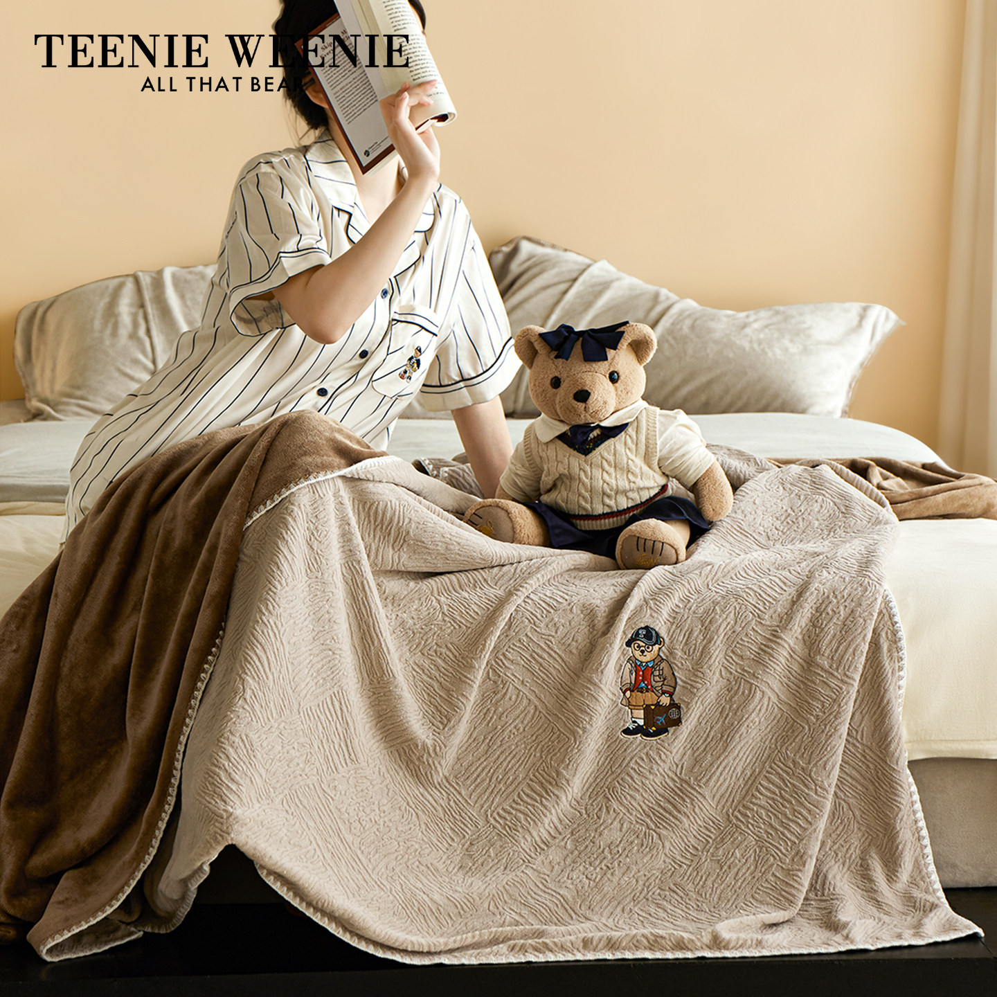 TeenieWeenie加厚雕花绒毛毯冬季保暖办公室午睡沙发毯牛奶绒毯子