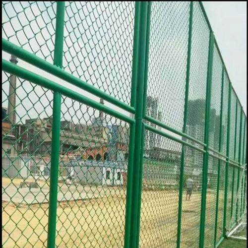 新款直销护栏网球场围栏网体育场绿色防护栏铁丝勾花菱形网运动场