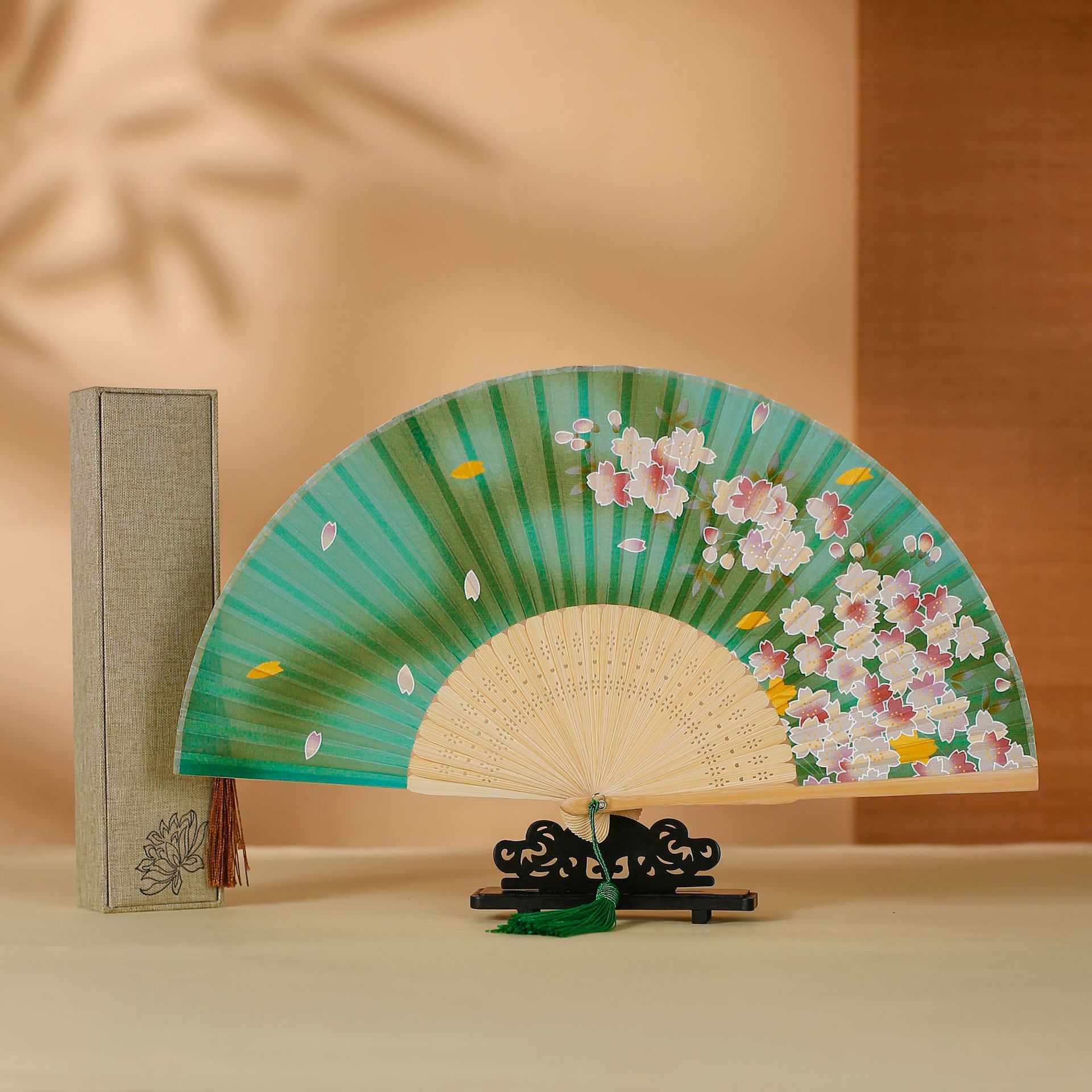 新款直销6寸真丝女扇小尺寸折扇中国风扇丝绸扇绢扇8