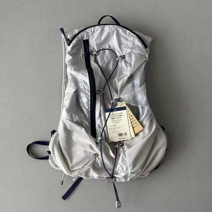 新款轻便户外徒步登山包旅行登山运动背包男女大容量书包双肩包