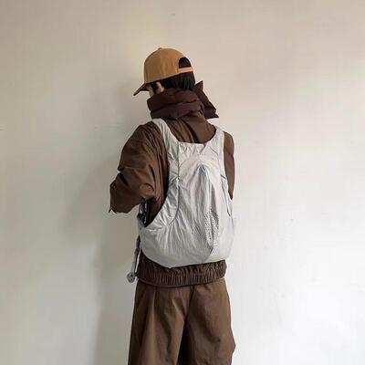 INTERRIS 24SS春夏原创冲孔双色结构运动休闲双肩包通勤户外背包