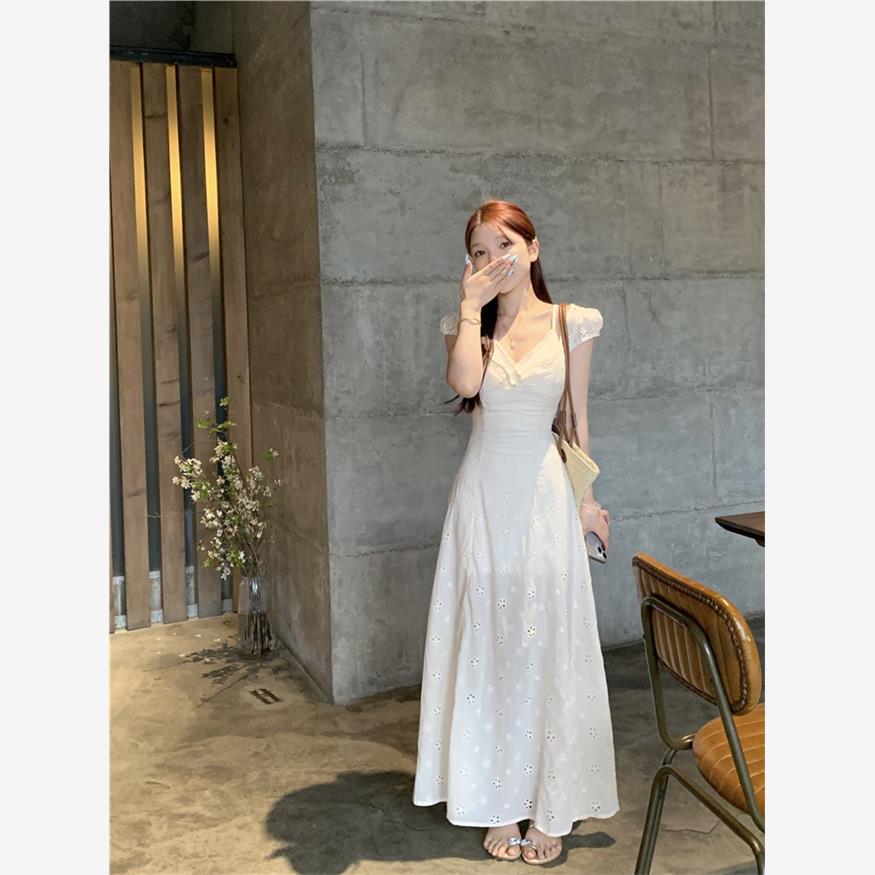 温柔风镂空绣花连衣裙女
