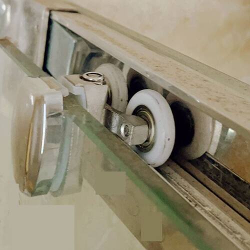 304不锈钢弹簧轮淋浴房滑轮玻璃推拉吊轮淋浴房五金配件老式滑轮