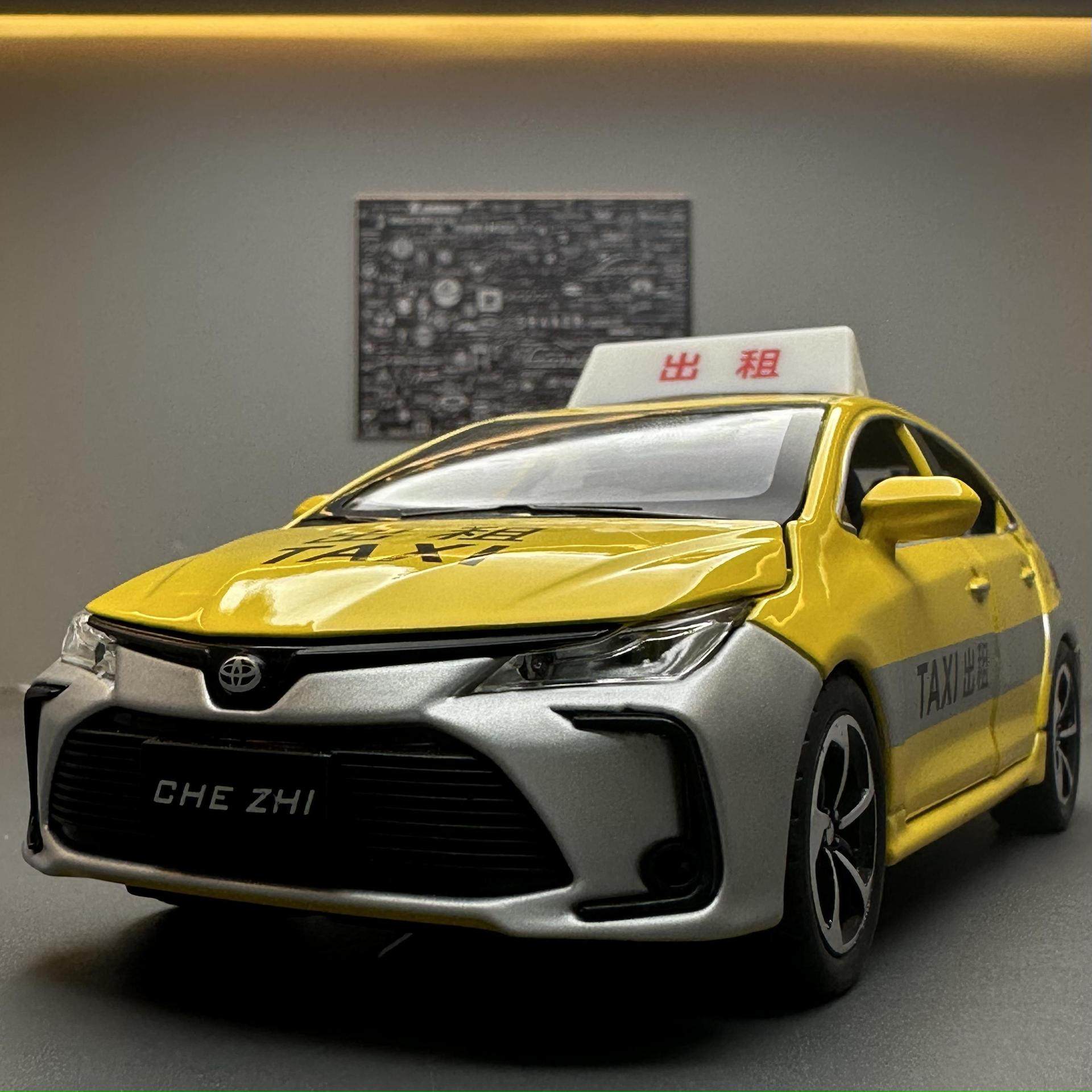 潮玩合金汽车模型 1:32丰田卡罗拉出租车 灯光音效回力儿童玩具车
