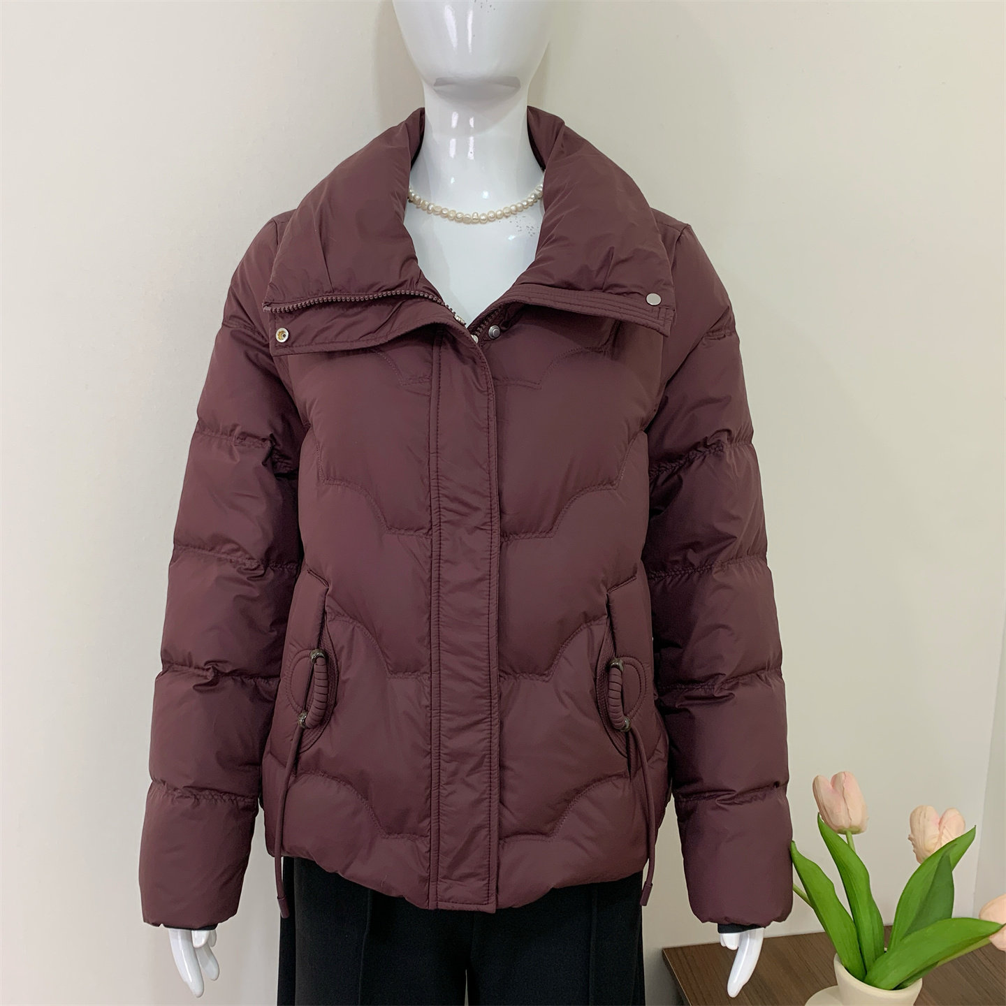 小个子妈妈冬装羽绒服时尚减龄2025新款中老年女装贵夫人保暖外套