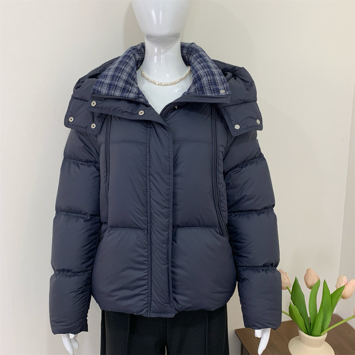 羽绒服女款2025新款小个子妈妈短款连帽高端休闲冬装加厚保暖外套